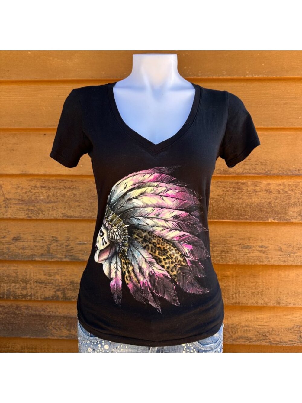 Native American-Inspired Graphic Womens V-Neck T-Shirt Black Medium 100% Cotton